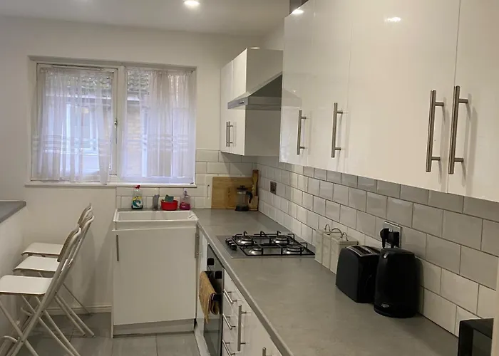 Luxurious London 5 Bedroom House